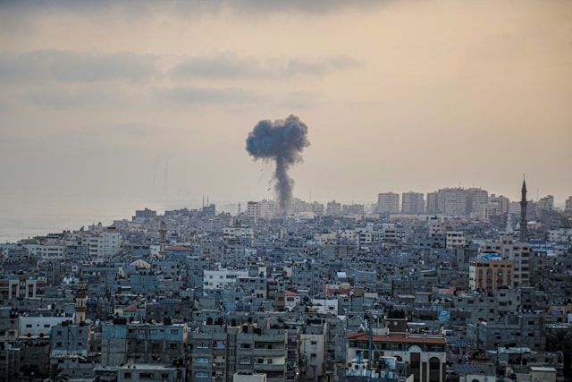 Zware bombardementen op Gaza-Stad, tanks in stad gezien