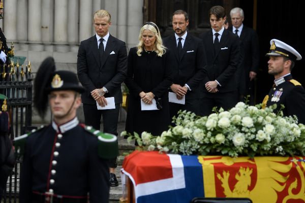 Veroordeelde Marius Borg Høiby mag bij uitvaart zijn